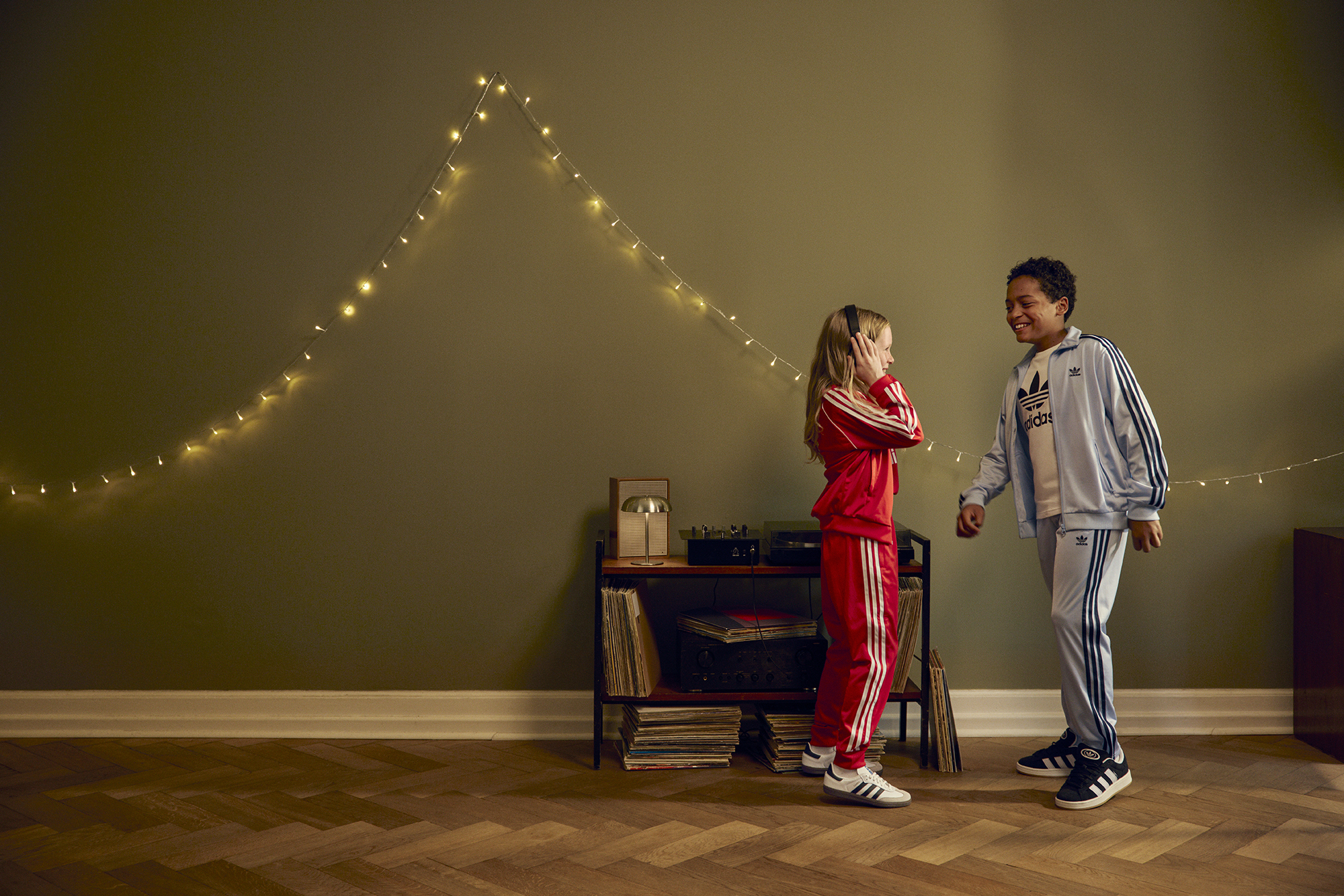 HOLIDAY_SS25_EU_ORI_FTW_JUNIOR_MIXED_0126-FINAL-sRGB