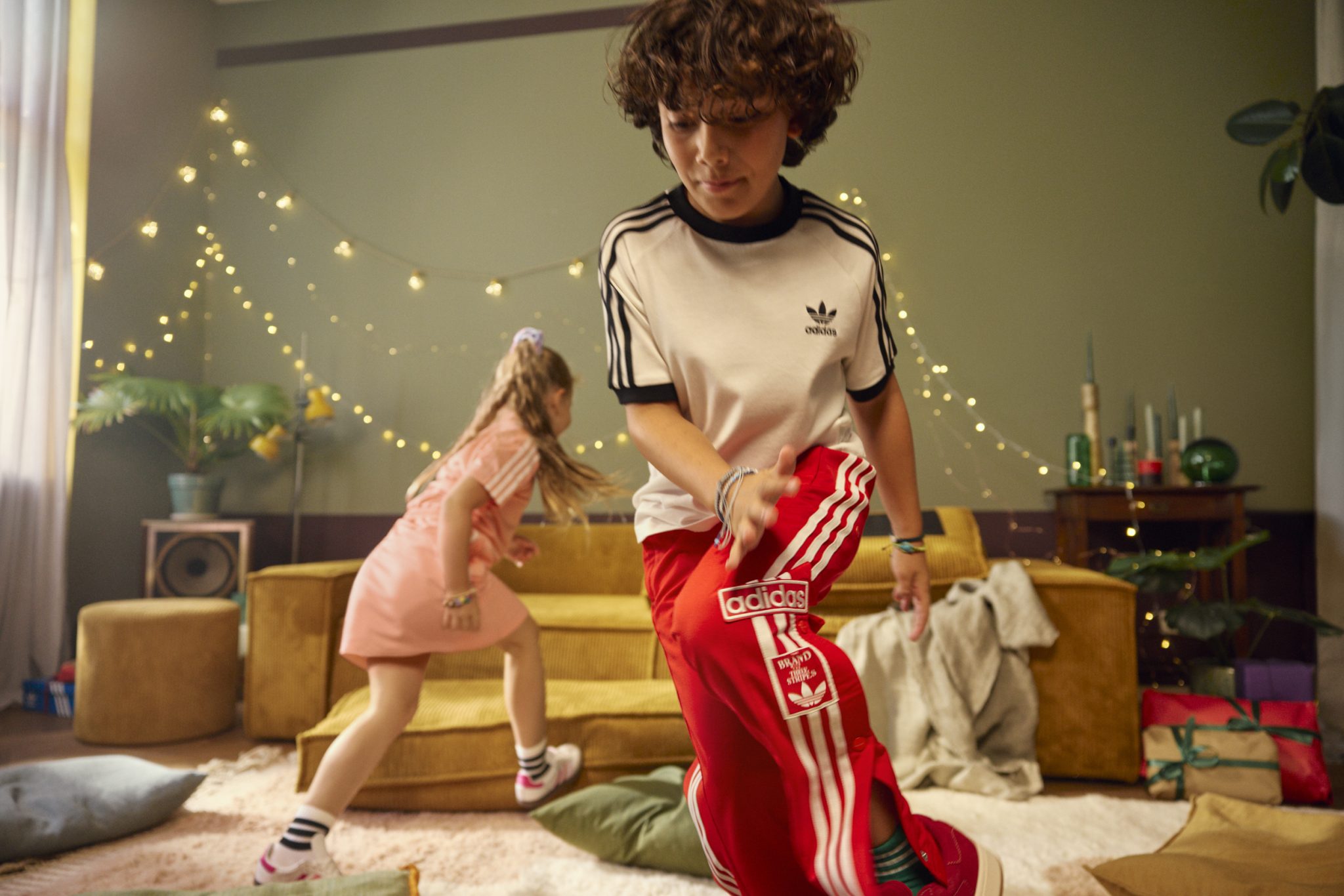 HOLIDAY_SS25_GLOBAL_ORI_RS_TRIP_KIDS_1636-FINAL-RGB-2048×1366